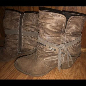 SO woman’s fringe ankle boots